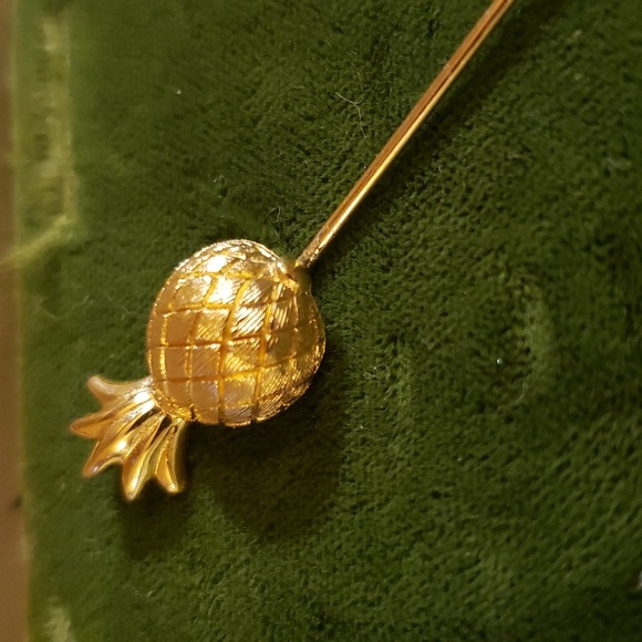 Crown Trifari Pinapple Stick Pin/Tie Pin/Hat Pin - Picture 2 of 3